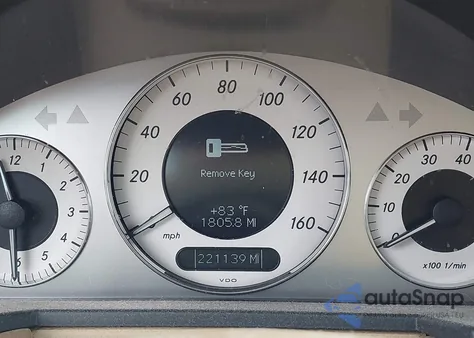 2008 Mercedes-Benz E 350 4Matic z USA, uszkodzony, nr VIN WDBUF87X78B264252